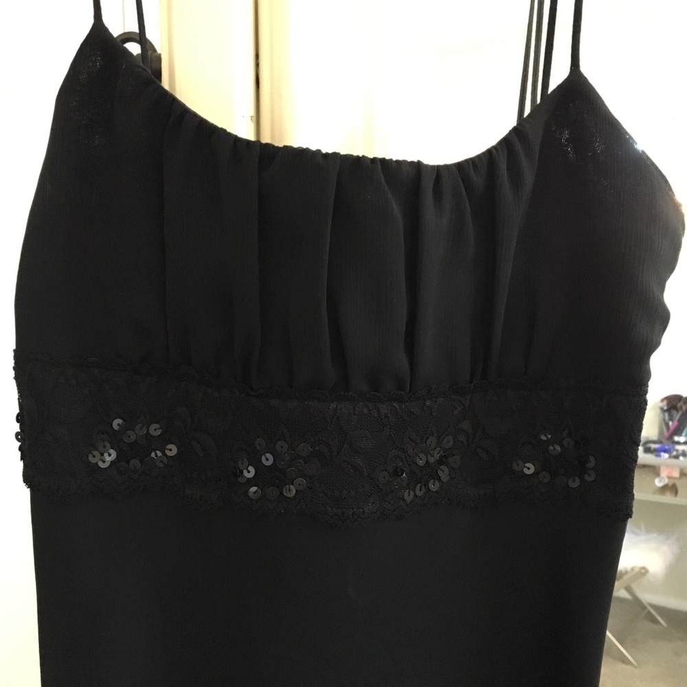 Lace & sequin LBD - Picture 6 of 7